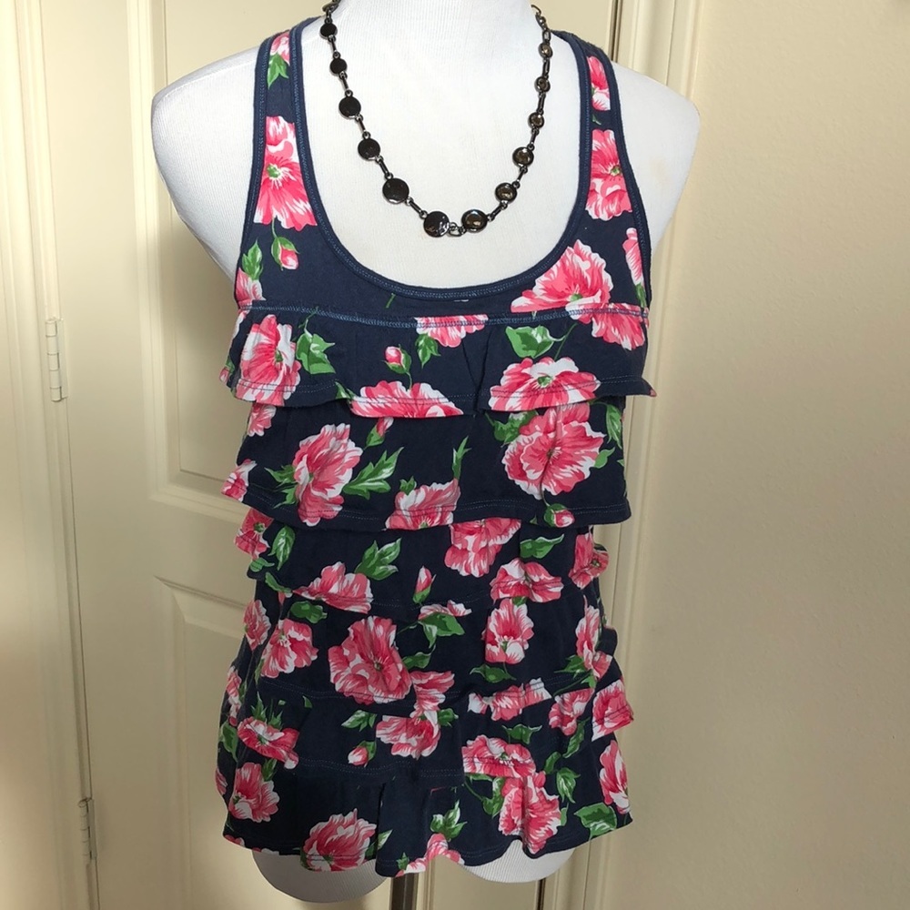 - Hollister flower tank